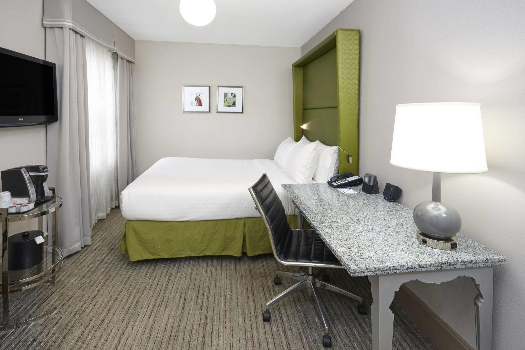 Holiday Inn Express Chicago - Magnificent Mile By Ihg Exterior foto