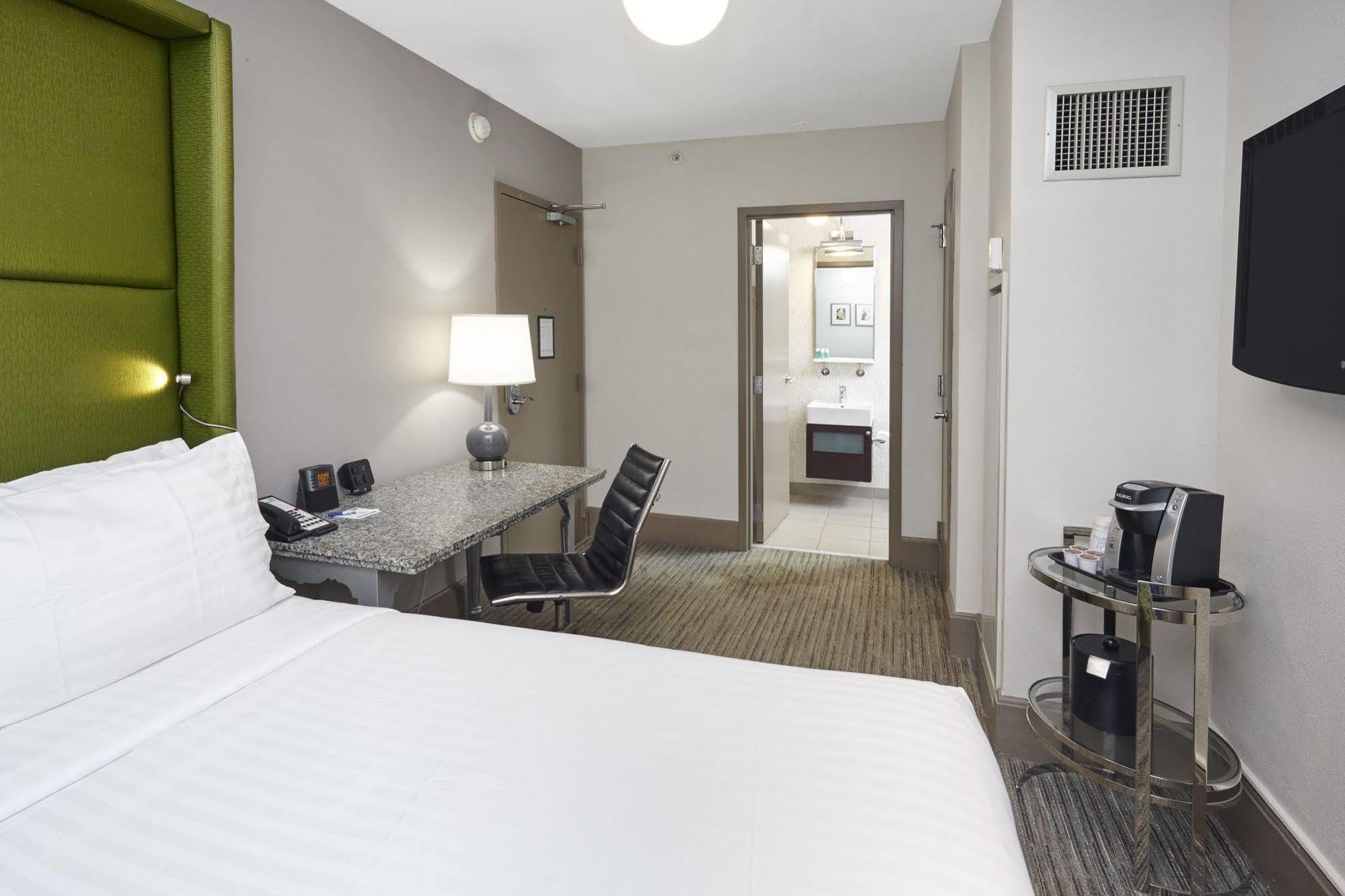 Holiday Inn Express Chicago - Magnificent Mile By Ihg Exterior foto